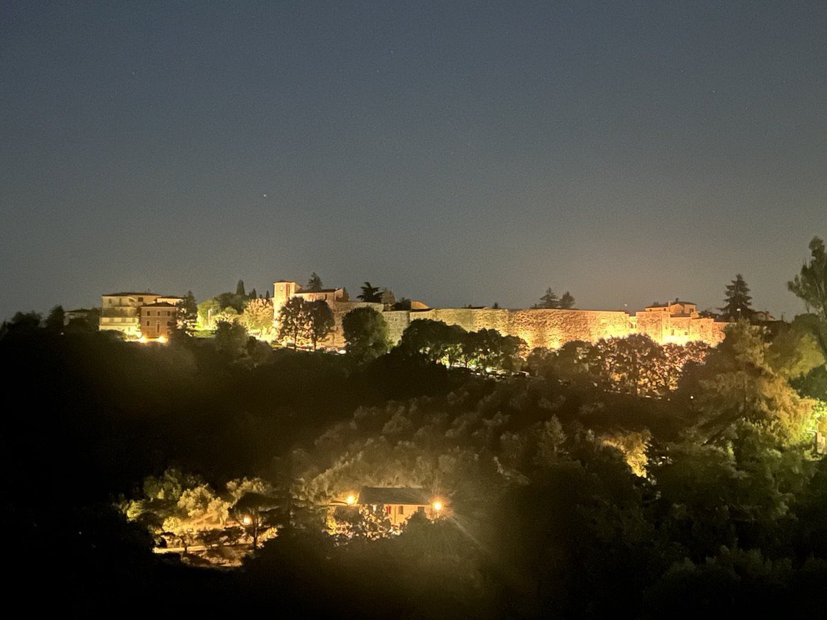 Elena9837026103's tweet photo. A warm night, a city full of lights and peaceful thoughts for all of you, my friends🌙✨ Have a lovely evening and sweet dreams!
📷 with love💕
#NightLights #EveningMood #CityViews #GoodNight https://t.co/zL3dmm3uEO