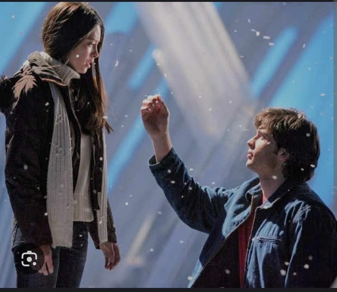 FCDGAF's tweet photo. @idklvlin Are you forgetting he proposed to her and she said yes and it was a much better proposal that the one he did with Lois which was on a side of street. https://t.co/NRmwGy0aHx