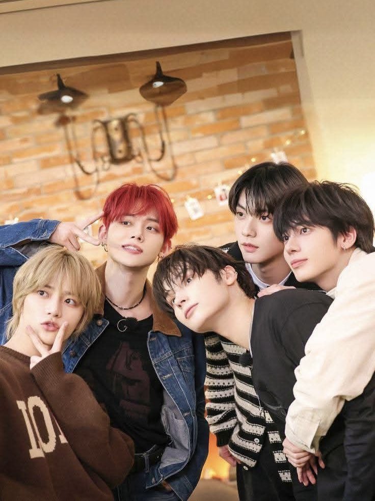 kuromushu's tweet photo. Je vote #TOMORROWXTOGETHER pour les #2026MAMAVOTE ✨💙 https://t.co/A0aLCJzcSG