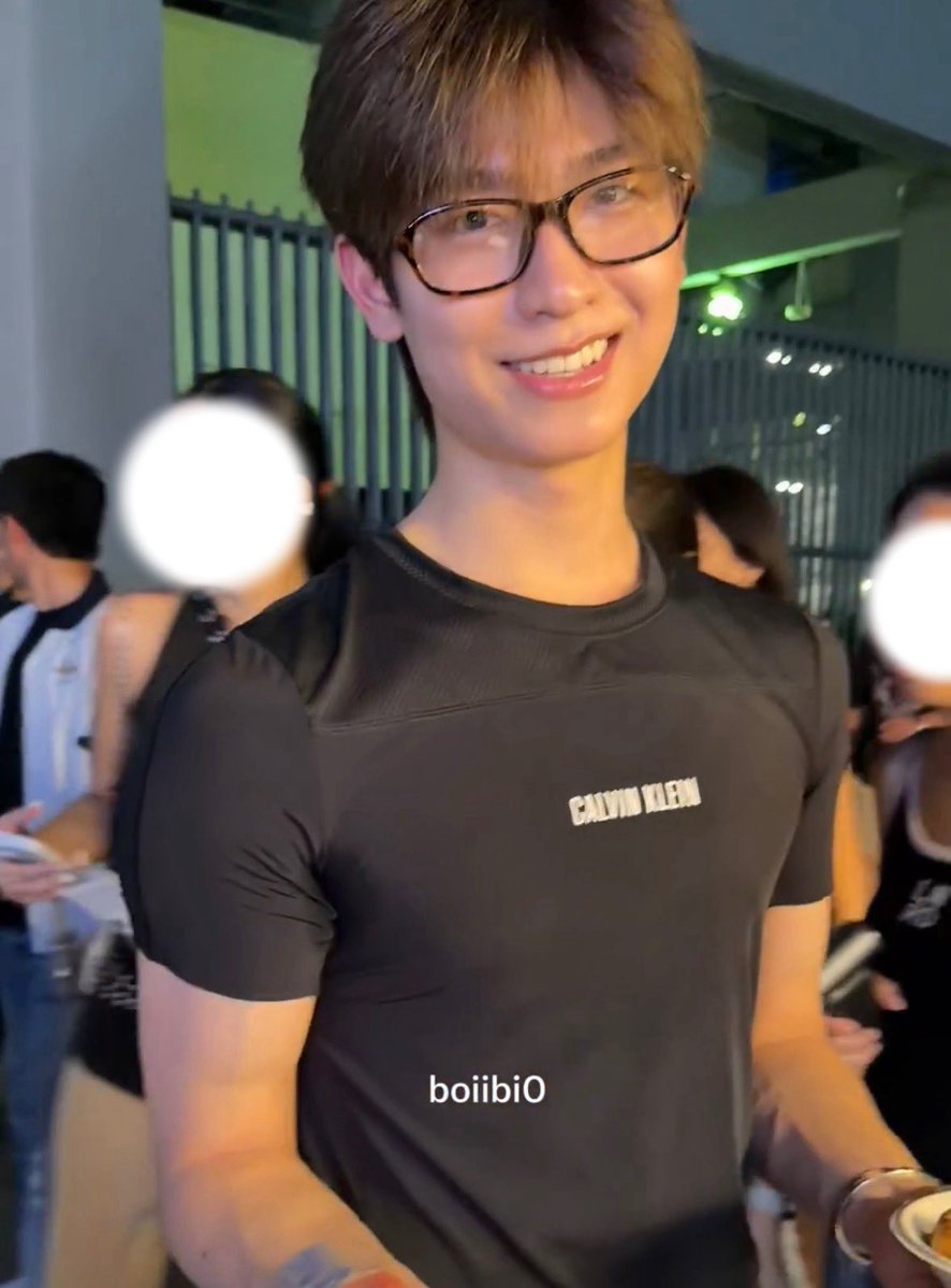 my_yourx's tweet photo. (( วงเขวจ้า ทัวไม่ต้องลงชั้น )) โทมัสไม่ใช่เกเอาตีนยันหน้ากรุได้เลย เสื้อโคสเก คือเหนนางแล้วกรุเผลอเปนเก https://t.co/dadVSjqLIV