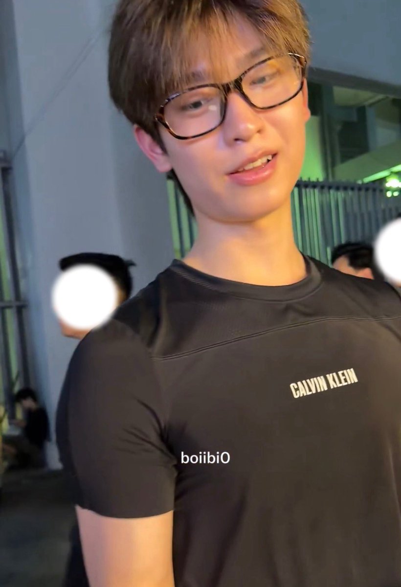 my_yourx's tweet photo. (( วงเขวจ้า ทัวไม่ต้องลงชั้น )) โทมัสไม่ใช่เกเอาตีนยันหน้ากรุได้เลย เสื้อโคสเก คือเหนนางแล้วกรุเผลอเปนเก https://t.co/dadVSjqLIV