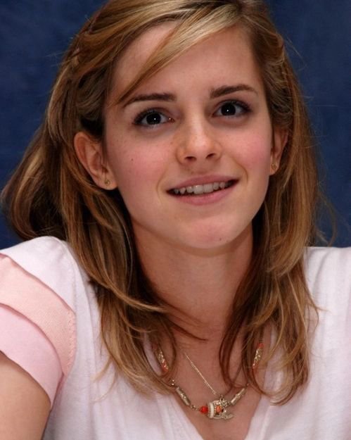 EmmaWatsonorigi's tweet photo. My love 😘 why did you choose to leave me 
I think Men don't find me attractive 😭😭😭 https://t.co/FAU8XirSlW