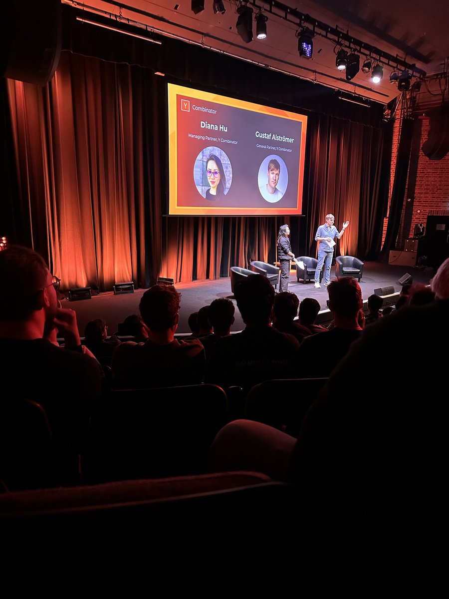 Mihai__i's tweet photo. this YC @ycombinator event in London is boring let’s larp electronics 😮‍💨 https://t.co/7M3u3gPaAO