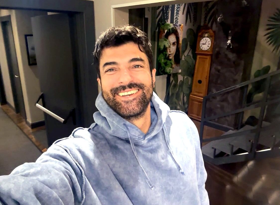 _denizsever's tweet photo. Engin Akyürek via IG stories:

“Güzel dilekleriniz, sevginiz ve hayatıma kattığınız bütün güzellikler için teşekkür ederim.
İyi ki varsınız.”❤️

Not: Ghosting'ten sonra işte böyle böyle gönlümüzü alıyor Karabatak👻

#EnginAkyürek 🤍 #AkyürekFarkı https://t.co/K8lNIbYCZ0