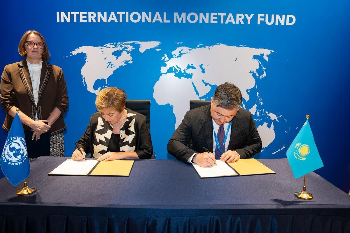 KGeorgieva's tweet photo. Grateful to renew the partnership with the National Bank of Kazakhstan to support our capacity development center for the Caucasus and Central Asia CCAMTAC. Pledging US$25 million, Kazakhstan contributes to strengthening capacity across the region. Thank you, Governor Suleimenov! https://t.co/grczLZOqqc