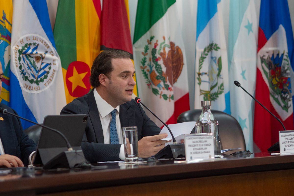 CorteIDH's tweet photo. "El control de convencionalidad es una creación interamericana por excelencia. No es producto de elucubraciones teóricas, sino un instrumento que surgió y se perfeccionó en la práctica forense, que fue forjado gradualmente en los procesos que se tramitan entre la Comisión y la Corte. Por ello, es una de las características distintivas de nuestro sistema y un motivo de orgullo para todos". 

Juez Rodrigo Mudrovitsch, Presidente de la Corte Interamericana de Derechos Humanos