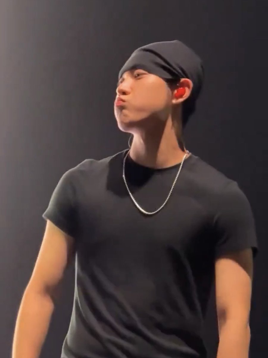ryulnade's tweet photo. KIM RYUL OH MY GOD ?????? https://t.co/Pspc3VAqQX