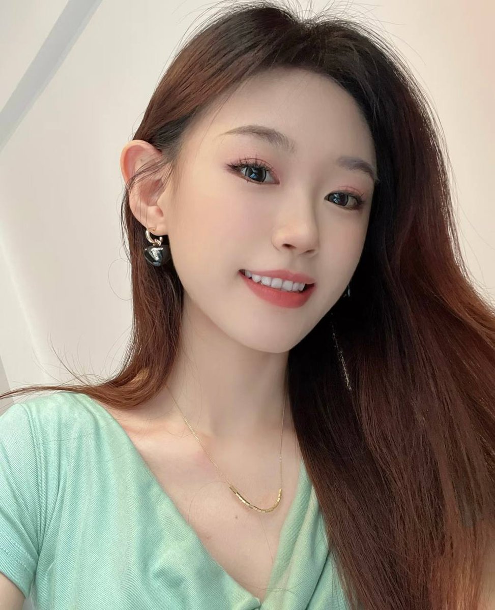 Jon_1314's tweet photo. Today is a happy girl in green😎 https://t.co/qmPl9hE3Ub