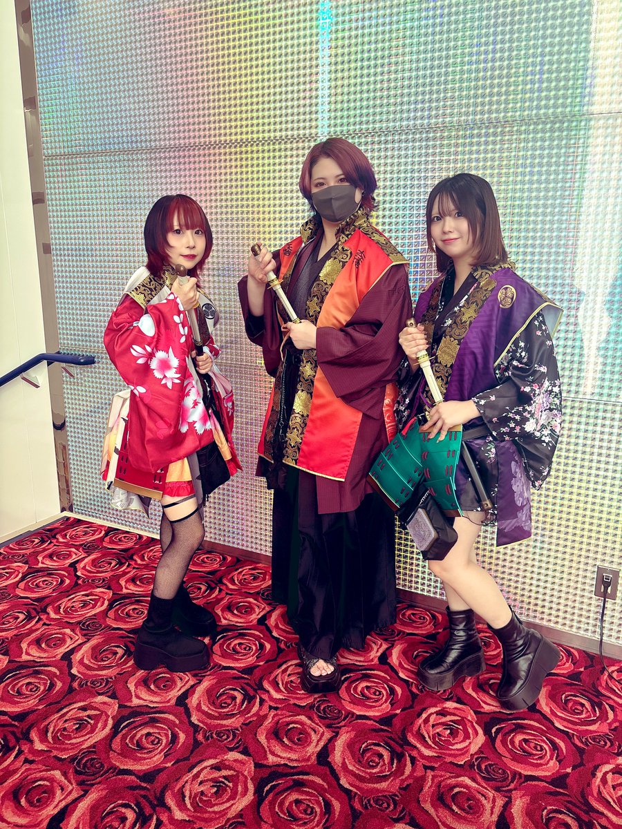 C_moon36040459's tweet photo. 10月10日（土）の記録。

第六天魔王つづるさん、
まいちさん、ぽんさんに
会いに #イーゾーン金沢店へ
😃🥃😈🍃🚬🍺♦️🔫😈🚗³₃

間に合ってよかった😅
久しぶりに会えて嬉しかった🥰
対応ありがとうございました😊

（12時〜16時まで来店） https://t.co/dlVlEArzEU