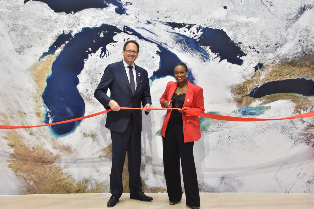AmbCanFrance's tweet photo. @ExportDevCanada Avec cette nouvelle présence, EDC pourra accompagner encore plus efficacement les entreprises canadiennes dans leur stratégie de diversification des exportations, en leur offrant un soutien accru et une visibilité renforcée sur les marchés européens. https://t.co/1zq7l74QBh