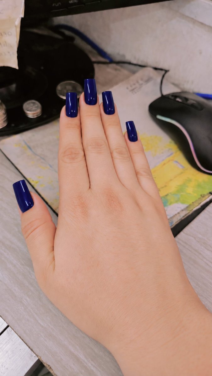 OnlyValeBlair's tweet photo. Me he animado a hacerme las uñas💙
Un paso más hacia la feminidad y ya las quiero estrenar haciéndole la paja a alguien🤤 https://t.co/LkGiDFBPNm