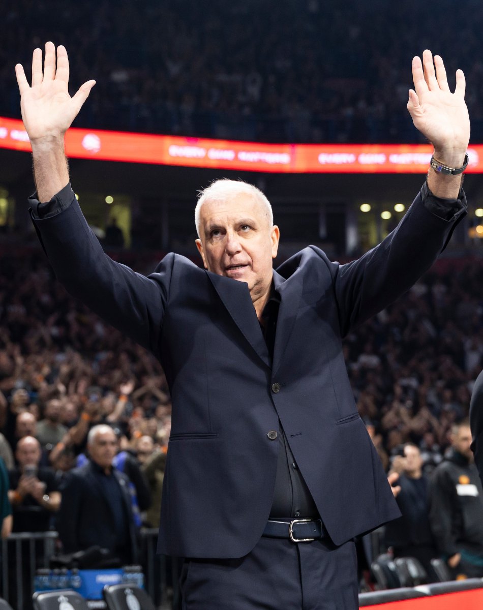 sportklub's tweet photo. Povratak legende!

#kkp #partizan #kkpartizan #obradovic #euroleague https://t.co/KNtgpLHt0Y