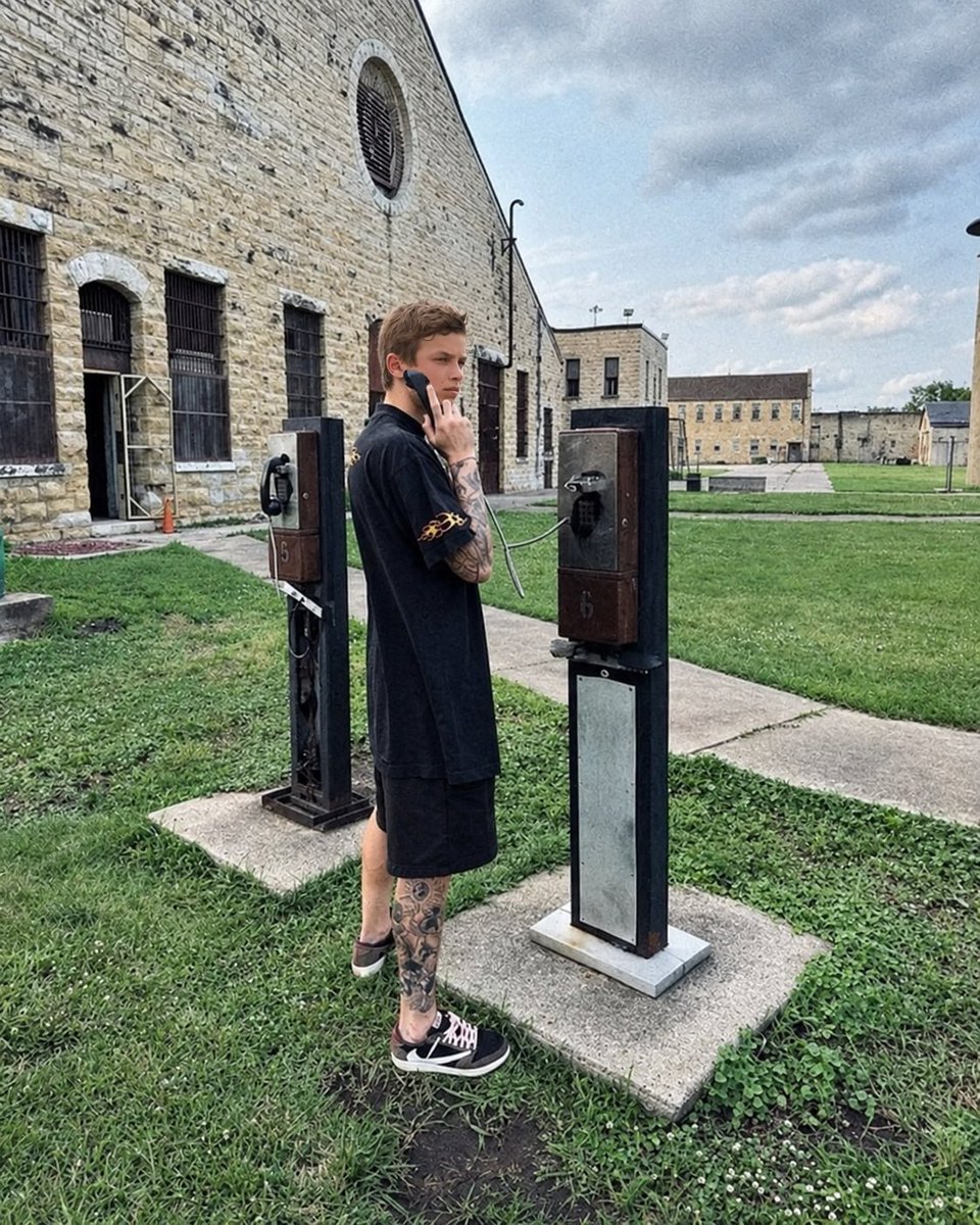 Gitz__'s tweet photo. Lando Norris calling KWS after seeing Bookten https://t.co/BwCs4KDyi3