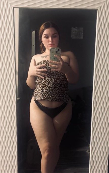 SweetlySinGirl's tweet photo. Cum play with me😏💦 #buyingcontent #sellingFt #sellingcontent #nsfwtwtًً  #goddessbody https://t.co/IYtBBRIPnv