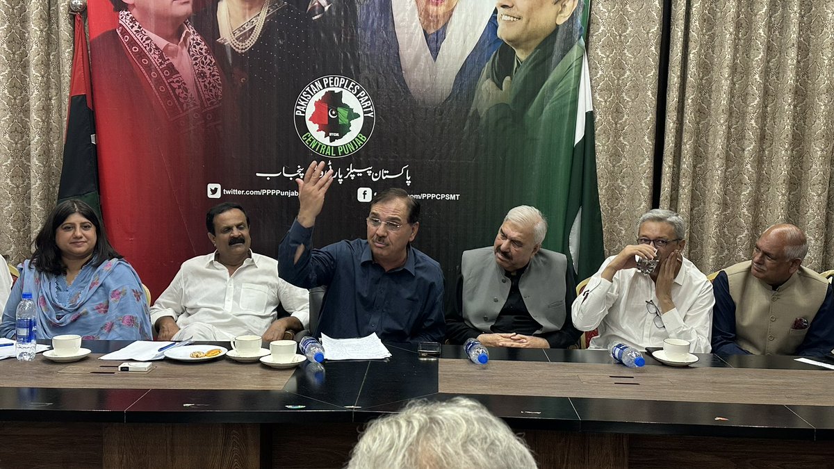 PPPPunjabSM1's tweet photo. پاکستان پیپلز پارٹی کے مرکزی سیکرٹری جنرل ہمایوں خان کی زیر صدارت پیپلز پارٹی گوجرانوالہ ،ساہیوال ڈویزن کا اجلاس 

@BBhuttoZardari 
@MHamayunKhan 
@HassanMurtaza96 
@RanaFarooqPPP 
@ShehzadSaeedPPP https://t.co/s2y85O9OzN