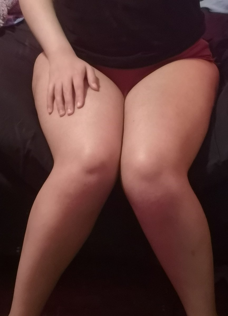 comfytai's tweet photo. can i sit on u https://t.co/6LCGJnl4Qa