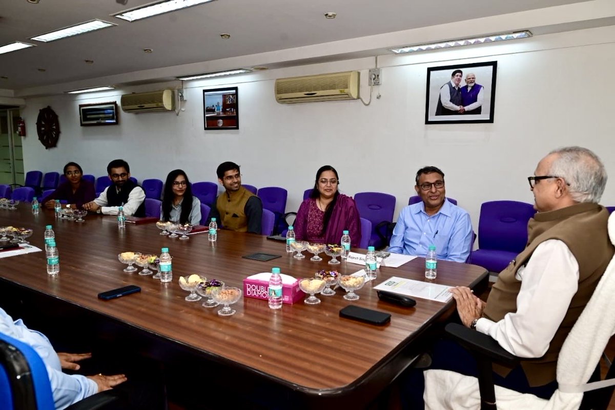 rajeshsisodia8's tweet photo. A productive discussion with Director (HR &amp; Legal) along with the #Team P&amp;A at #IFFCO Kalol Unit. The interaction included insightful discussions and immediate resolution of a few matters, reflecting our commitment to effective HR practices and employee welfare.
 #TeamIFFCO #HR https://t.co/vQerUuLRJ8
