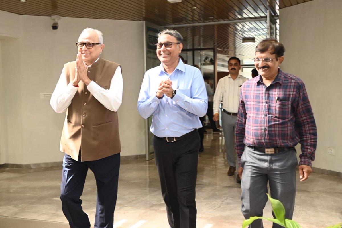 rajeshsisodia8's tweet photo. A productive discussion with Director (HR &amp; Legal) along with the #Team P&amp;A at #IFFCO Kalol Unit. The interaction included insightful discussions and immediate resolution of a few matters, reflecting our commitment to effective HR practices and employee welfare.
 #TeamIFFCO #HR https://t.co/vQerUuLRJ8