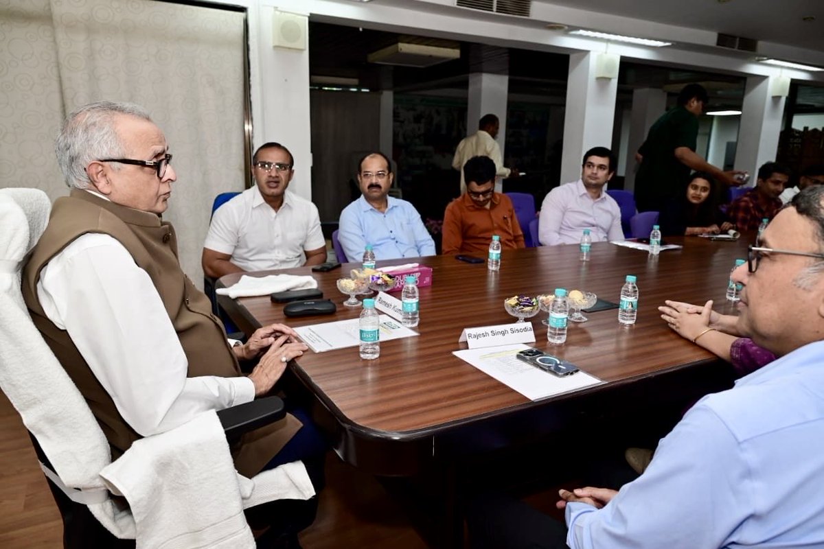 rajeshsisodia8's tweet photo. A productive discussion with Director (HR &amp; Legal) along with the #Team P&amp;A at #IFFCO Kalol Unit. The interaction included insightful discussions and immediate resolution of a few matters, reflecting our commitment to effective HR practices and employee welfare.
 #TeamIFFCO #HR https://t.co/vQerUuLRJ8