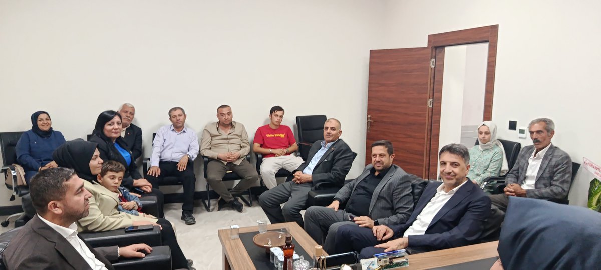 akkadinsanlurfa's tweet photo. Suruç İlçe Başkanımız @ibrahimucar89, Suruç İlçe Kadın Kolları Başkanımız Sibel Güneş, Suruç İlçe Gençlik Kolları Başkanı Hakkı Mercan ve Suruç İlçe Teşkilatımız, İl Kadın Kolları 
Başkanımız @ZehraAy063'ı ziyaret ettiler.

Nazik ziyaretlerinden dolayı kendilerine teşekkür ederiz.

@RTErdogan 
@tugbaisikercan @bybekirbozdag @tulaykaynarca @milhamigunbegi @AKKADINGM @akpartiurfa