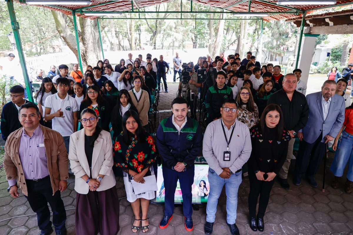 Roronava's tweet photo. En el Día del Estudiante de los Pueblos Originarios, celebramos el orgullo, la riqueza cultural y las lenguas que dan identidad a nuestro país.

En el @CONALEP_Mex creemos que el origen nunca debe ser una barrera para llegar lejos. Queremos que cada estudiante pueda construir su futuro, alcanzar sus metas y sentirse orgulloso de su historia y de su comunidad.

Porque nuestras lenguas son memoria viva, nuestras raíces son fortaleza y nuestras juventudes son protagonistas del México que estamos construyendo.