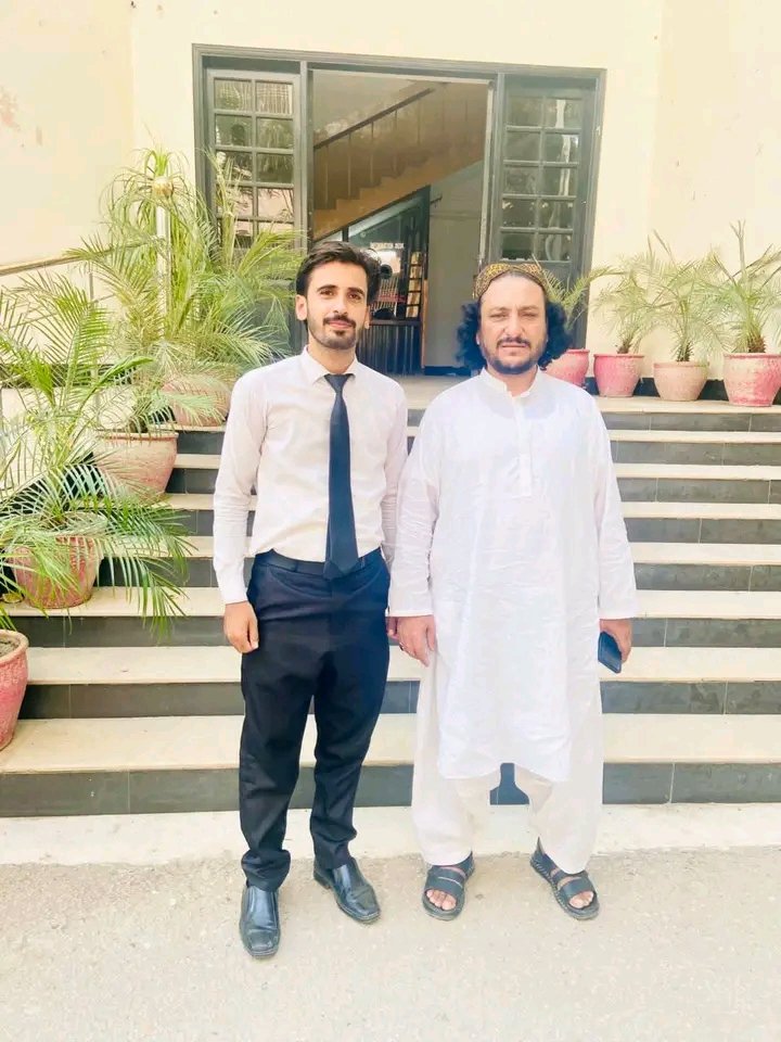 badshahpashten's tweet photo. آج جامشورو عدالت میں مشر علی وزیر پر فردِ جرم عائد کی گئی، جبکہ مقدمے کی اگلی سماعت 29 اکتوبر مقرر ہوئی۔ عبدالصمد کی پٹیشن کی سماعت حیدرآباد ہائی کورٹ میں 20 اکتوبر کو ہوگی۔
ہم غیر قانونی حراست اور بنیادی انسانی حقوق کی پامالی کی مذمت کرتے ہیں۔ https://t.co/qDPNXAQlyV