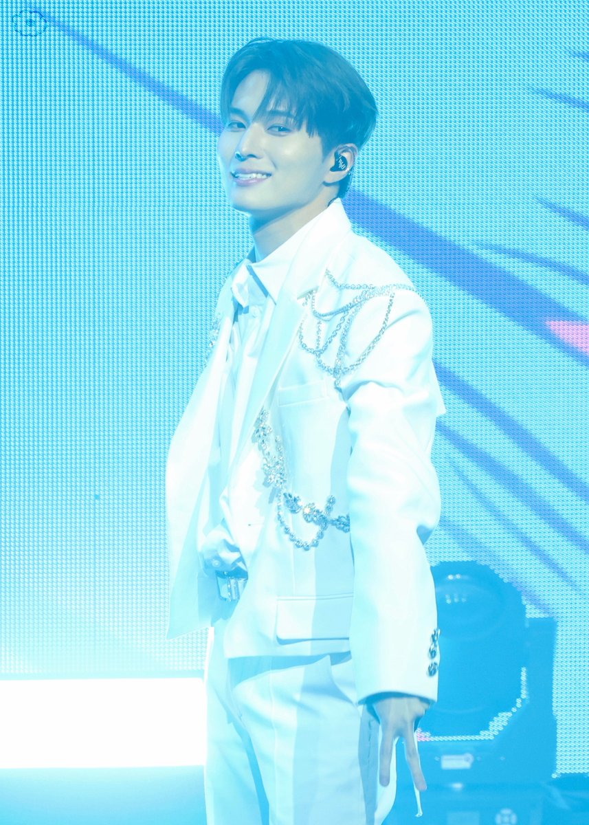 no1junWH's tweet photo. 260912
#WHIB #휘브 #유건 #유승용 #UGEON https://t.co/vvkDsuspsA
