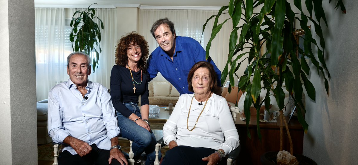 PacoGrandeTVE's tweet photo. Hola! Hoy, un paso más en el @VintageRTVE "Adelardo Capitán" de @teledeporte Y no un paso o rodaje cualquiera. La familia atiende a @rtve en su casa. Como en los viejos tiempos. Muchas gracias. Seguimos trabajando con @Los50Atleti y @Atleti para perpetuar su memoria. https://t.co/pf8bq4Cb1X