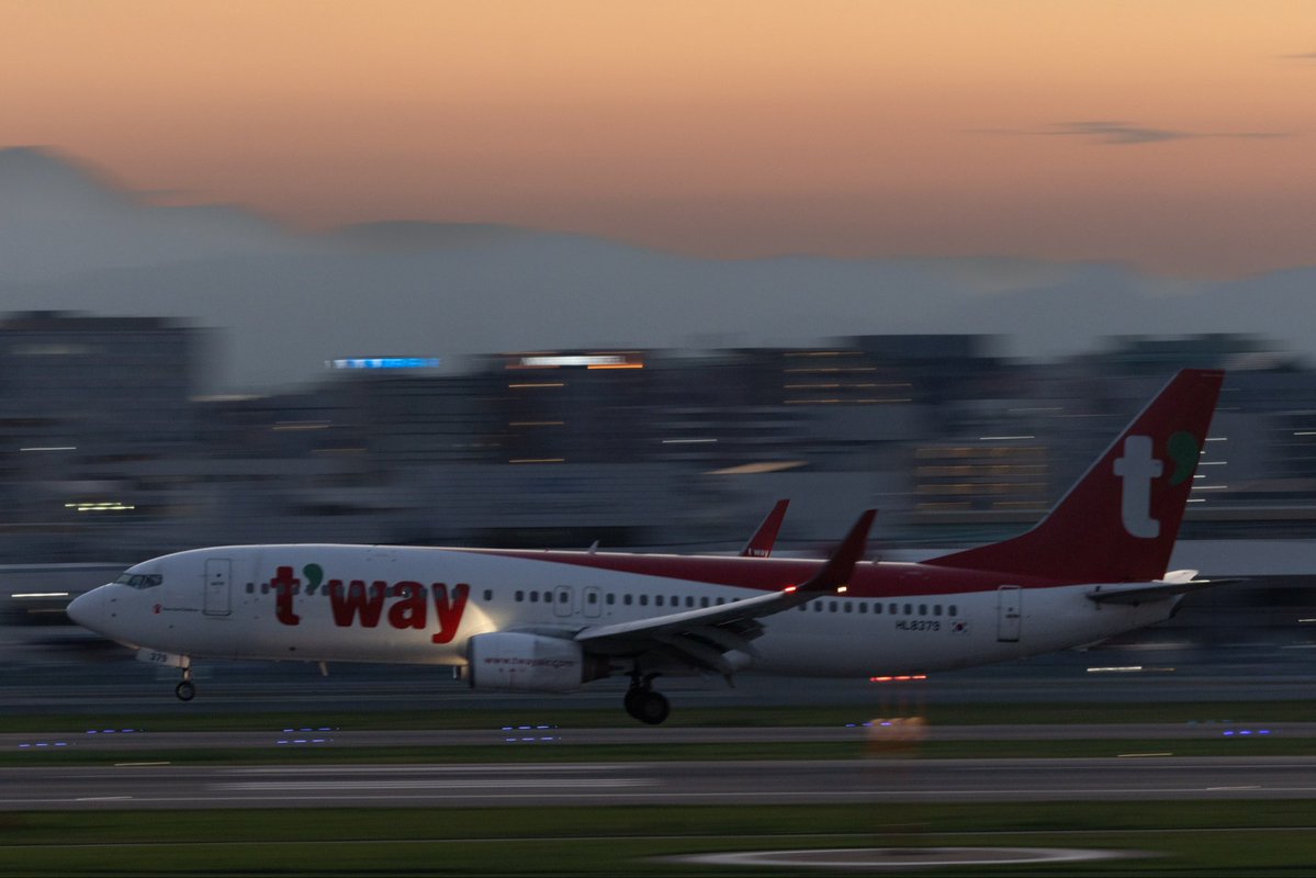 dentetsu007's tweet photo. 新塗装　ハイブリッド塗装　旧塗装
トリニティ航空は今が撮りどきですね
＃Trinity Airways https://t.co/MVfiGslAqU