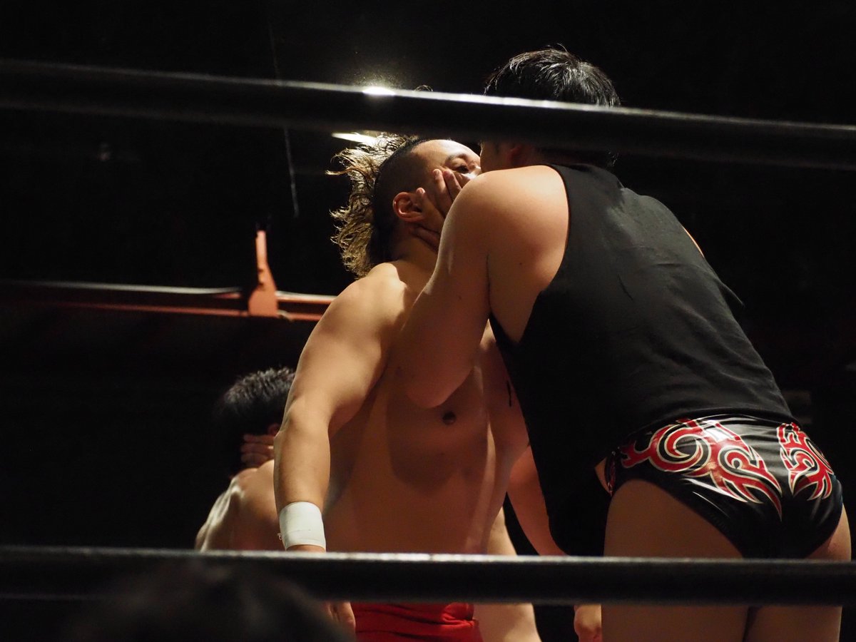 shirochi4pw's tweet photo. なんですか？これ
#森廣祐基 #吉野達彦
#bjw #bjw北海道ツアー https://t.co/wfze6t8LpY