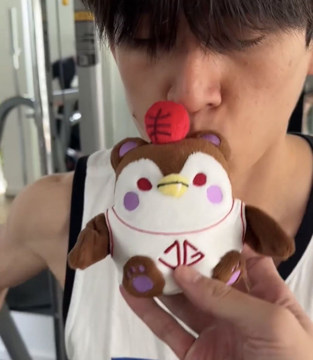 jossverse_'s tweet photo. ตอนนู้นกำลังเป็นคุณพ่อมือใหม่เห่อลูกกันมาก พกกวิ้นจิ๋วไปด้วยทุกที่ https://t.co/Edvixsl8tO