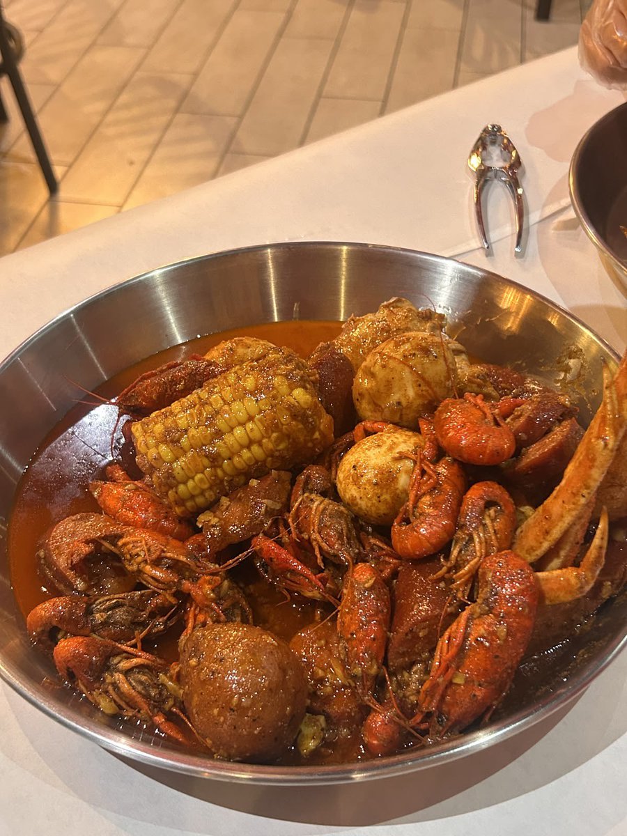 bossbabejass's tweet photo. Seafood Boil LOVERS 😍 https://t.co/vDcJoEScMU