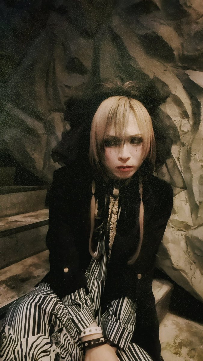 umbrella_yui's tweet photo. 小倉FUSEでした
やっぱりここは心地良くて
唄とギターに夢中になりました

いつも「おかえり」と言ってくれるスタッフやファンにグッと来ました

待っててくれてありがとー

ちゃんとうどん食べたいわがままが通りました
幸せです

さて明日は福岡、ほんと久しぶりのワンマンです
こちらも楽しみにしてますー