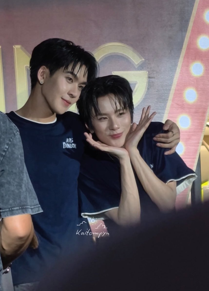 kaitompyn's tweet photo. เบเนเฮียล้วน ๆ 😗😌

MR FANBOY BUSKING TRUE5G
#แฟนบอยบัสกิ้ง #auausave https://t.co/3okxa0bZix
