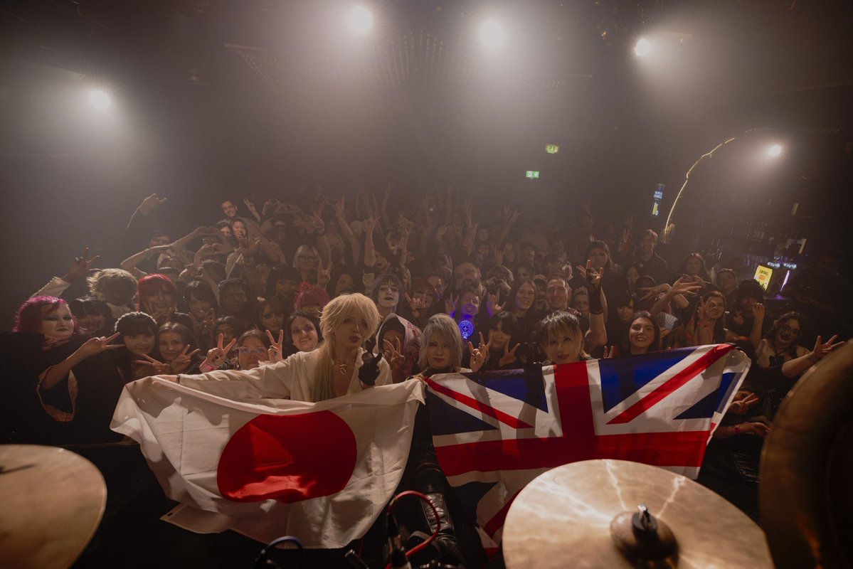 kouki_d_out's tweet photo. さくら前線、初のイギリス公演の思い出！

そして、アンコールと日本の演歌歌謡グループとビジュアル系という日本の誇るべき音楽文化を一度にできるのは、さくら前線のみ！

予習もみんなしてくれていて嬉しかったよ。

もうすでに、海外でもさくら前線誘われております👍

来年もどこか行けるといいな！

明日からじゃなく今から頑張る！
今年もあっという間に駆け抜けそうです。