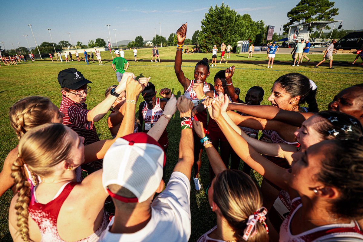 Crimson_Chaos's tweet photo. Busy week at home for Alabama Athletics!
Here is what's going on👇

No.5 @alabamasoccer
🆚 Georgia
📍Alabama Soccer Stadium
⏰Thursday 6 PM CT
🐾 Pup's at the Pitch

🆚 No.3 Vanderbilt
📍Alabama Soccer Stadium
⏰Sunday 6 PM CT
🚨Bama Salute

@alabamatrack
📍 Harry Pritchett Running Park
⏰ Friday 8:30 AM CT
🚨Crimson Classic

#RollTide