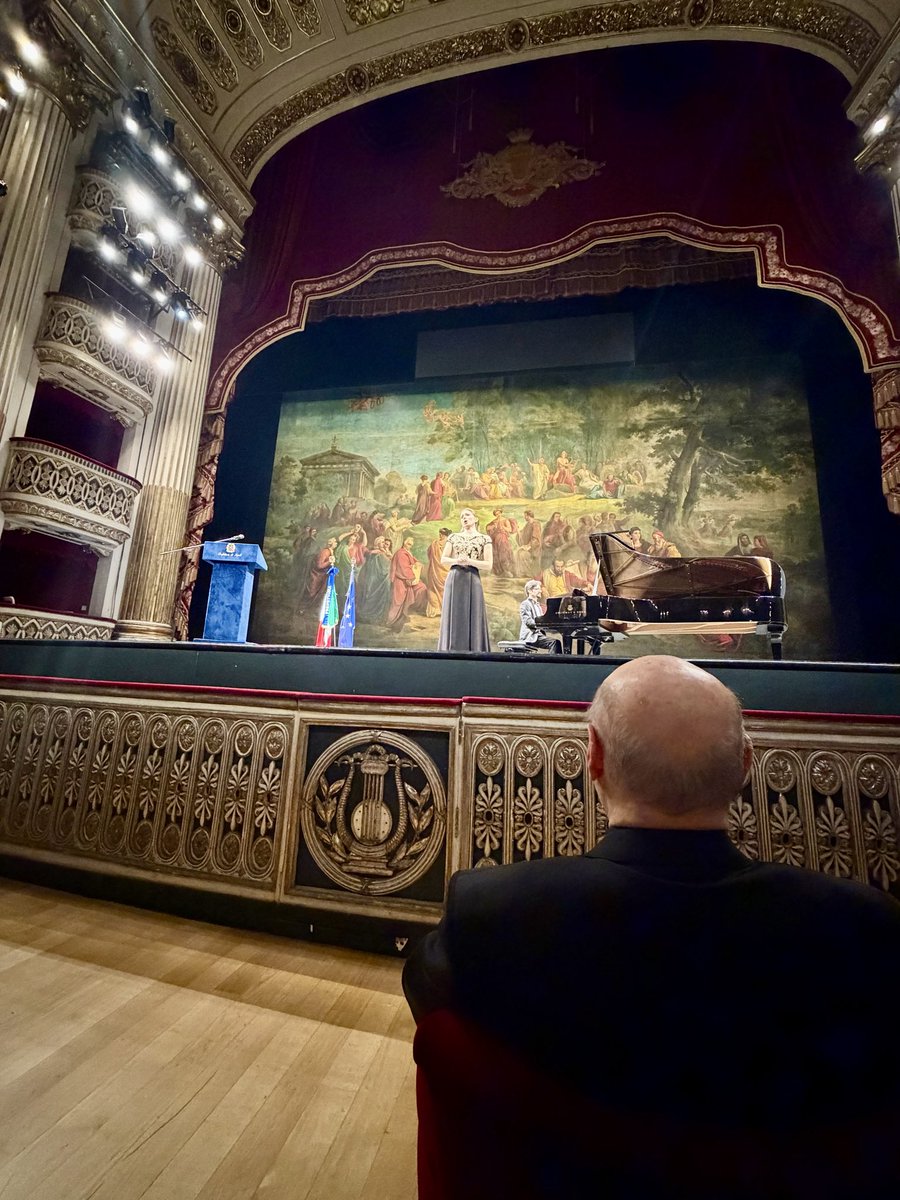CardRavasi's tweet photo. Oggi a Napoli al @teatrosancarlo per riflettere con Prefettura, istituzioni e scuole su persona umana e società.
Un grazie particolare al Pref. Di Bari per la squisita accoglienza, al Sindaco @GaeManfredi, al Pres. @Roberto_Fico e a tutta la città per la partecipazione calorosa. https://t.co/AAAGQLok8M
