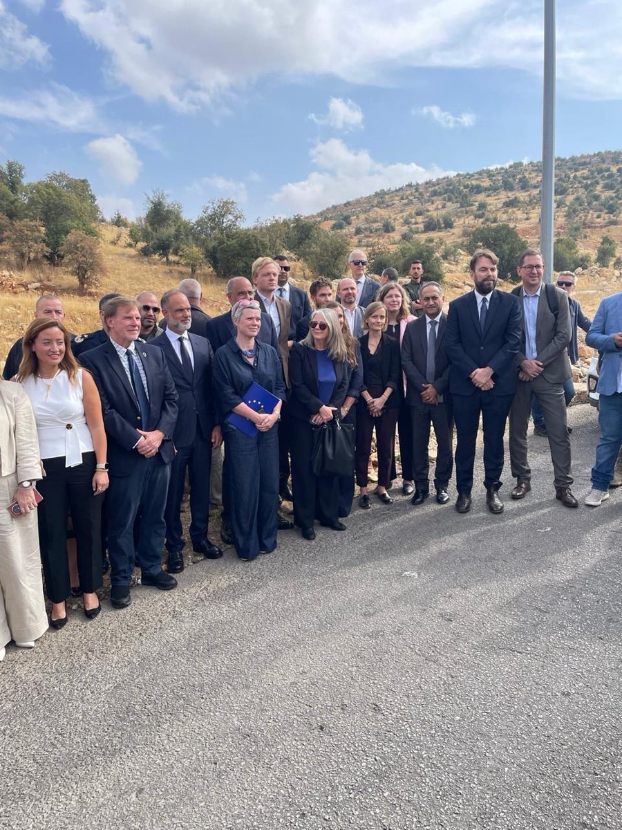 GermanEmbBeirut's tweet photo. Welcoming announcement by Minister Rasamny @mopwleb on funding of and sustainable works on #Masnaa border. Great to hear about strong cooperation with @IOMLebanon and support by @EUinLebanon. #Germany involved via #GIZ @German_Coop 🇩🇪🤝🇱🇧. https://t.co/UKlrDMsSCx