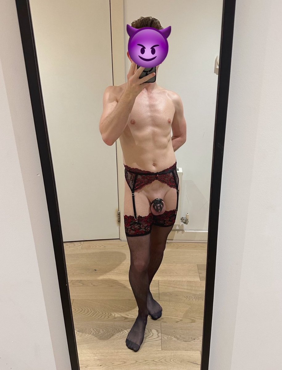 SubFFtwink's tweet photo. Any sexy Dom Men looking for a tinny 155cm tall easy to use and abuse locked pussy boi ?

#Locktober #Sub #Locked #PussyBoi #Faggot https://t.co/Q8dEKFWImi