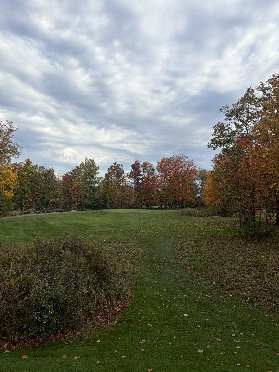 thomasjayklein's tweet photo. What an #elite Fall day for some #smokin #drinkin and #golfin! #lifeisgood https://t.co/GkcvIf8YGf