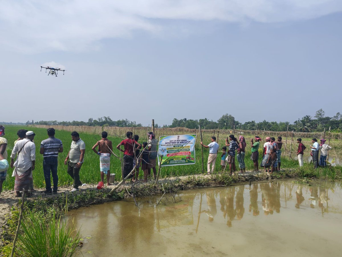 rakvk_nimpith's tweet photo. To promote Advanced Farm Mechanization, RAKVK, Nimpith in collaboration with ADA, Joynagar-II and ADA Kultali blocks of South 24 Pgs. district organized  Kisan Drone demonstration over the rice field on 13.10.26.The field level Agri drone demonstration was conducted successfully. https://t.co/IZQ2n2M1Ap