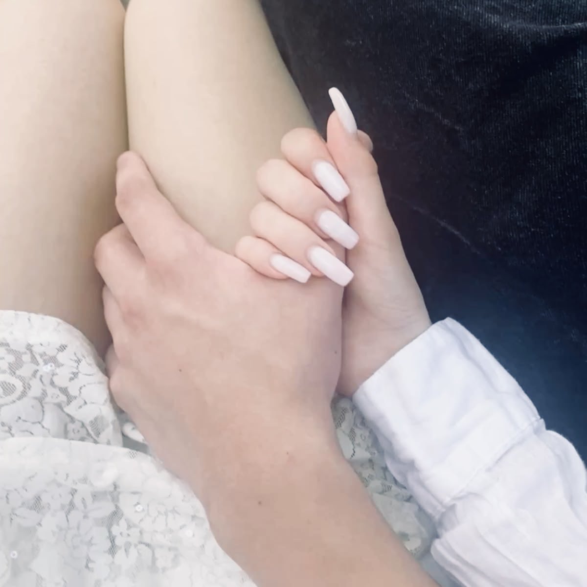 aesfen's tweet photo. i <3 clingy girls 
#wlw https://t.co/hBejXrUbzl