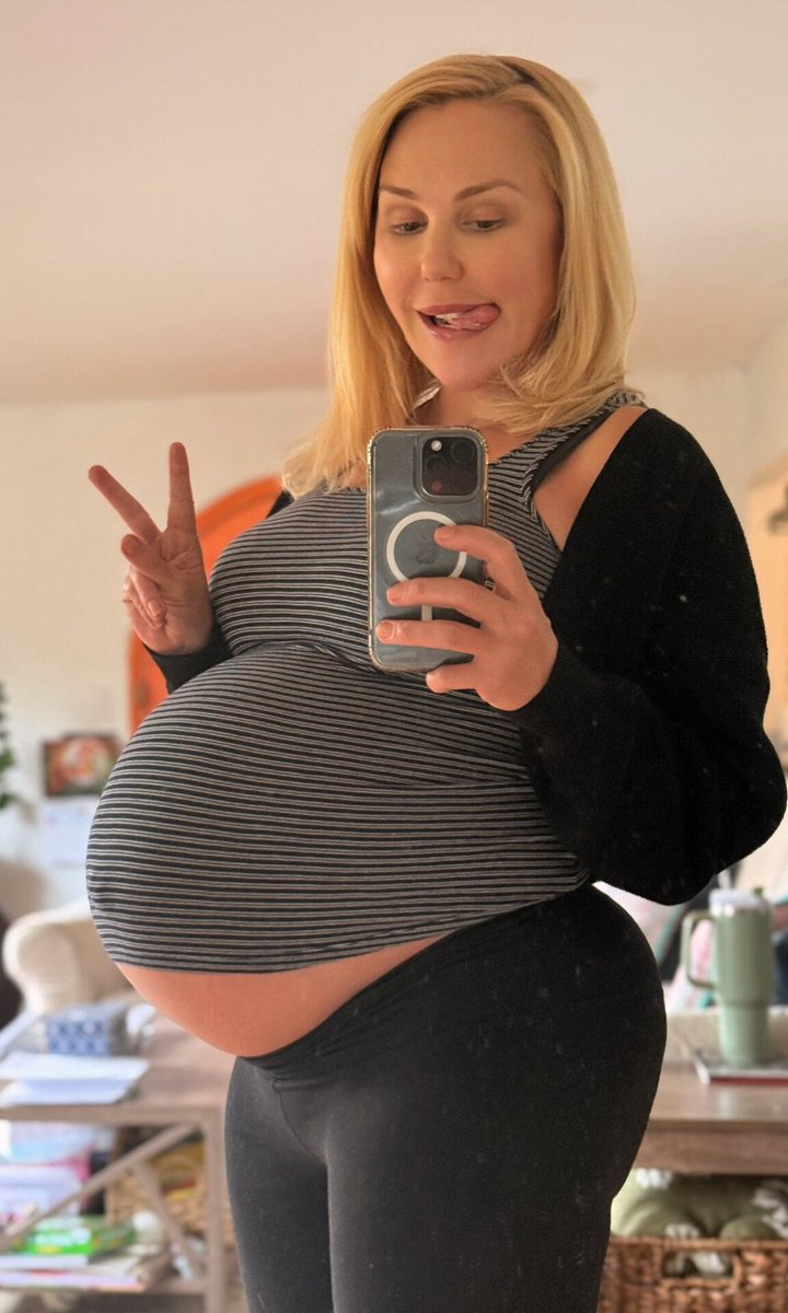 TheRealBumpZone's tweet photo. Heavily Pregnant Holly Randall 🤰🏼🤤 https://t.co/uFxImU8Lpb