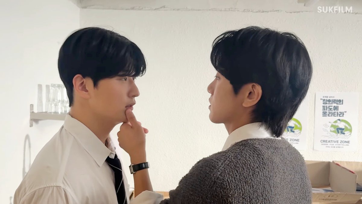 jabbduuk's tweet photo. 확실히 소리 없으니 더 야하네...
석필름 꼴잘알이긴 해
글고 마지막에 서지혁 너무 잘 나옴
얼굴 보고가세요 ㄹㅇ 빛남

#BL #드라마 #백도어 #메이킹 https://t.co/XgdU1UiuyR