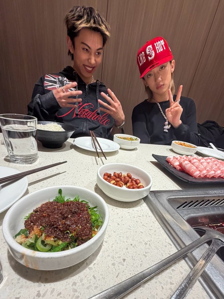 ryulnade's tweet photo. i just love how random he can be sometimes 🤏 https://t.co/8KKFNYWpNa