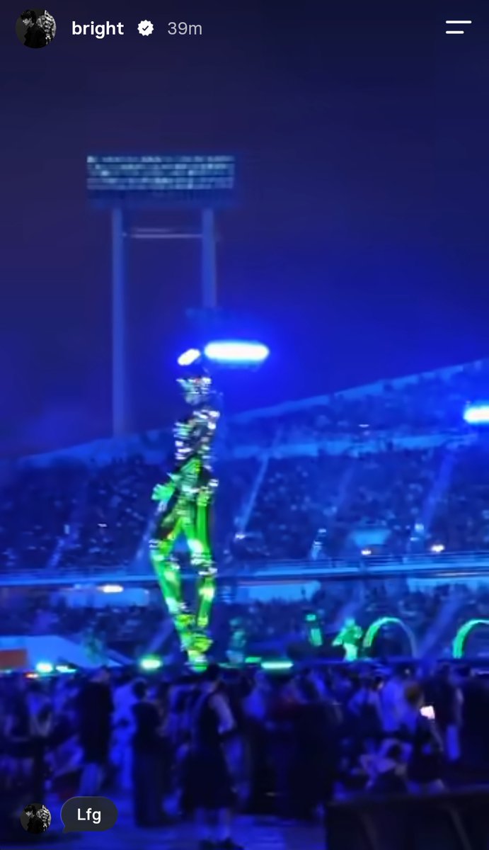 Aparna311564754's tweet photo. My boys at 'The Weekend' concert 🥰

#ไบร์ทวิน #brightwin #bbrightvc #winmetawin https://t.co/BpqUsHmAkS