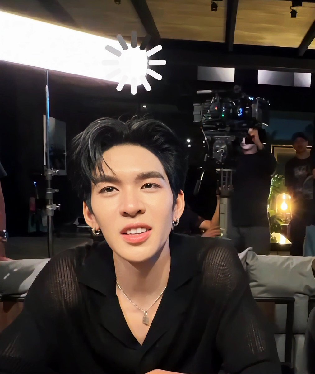 _LNLN_'s tweet photo. เสื้อไรใส่อีกนะ ✌️ ~🖤●■ https://t.co/jzRIffpKoI