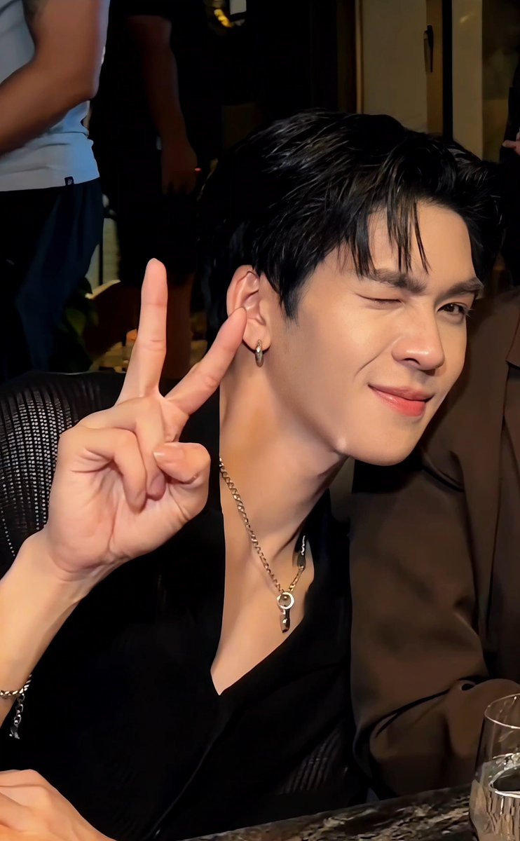 _LNLN_'s tweet photo. เสื้อไรใส่อีกนะ ✌️ ~🖤●■ https://t.co/jzRIffpKoI