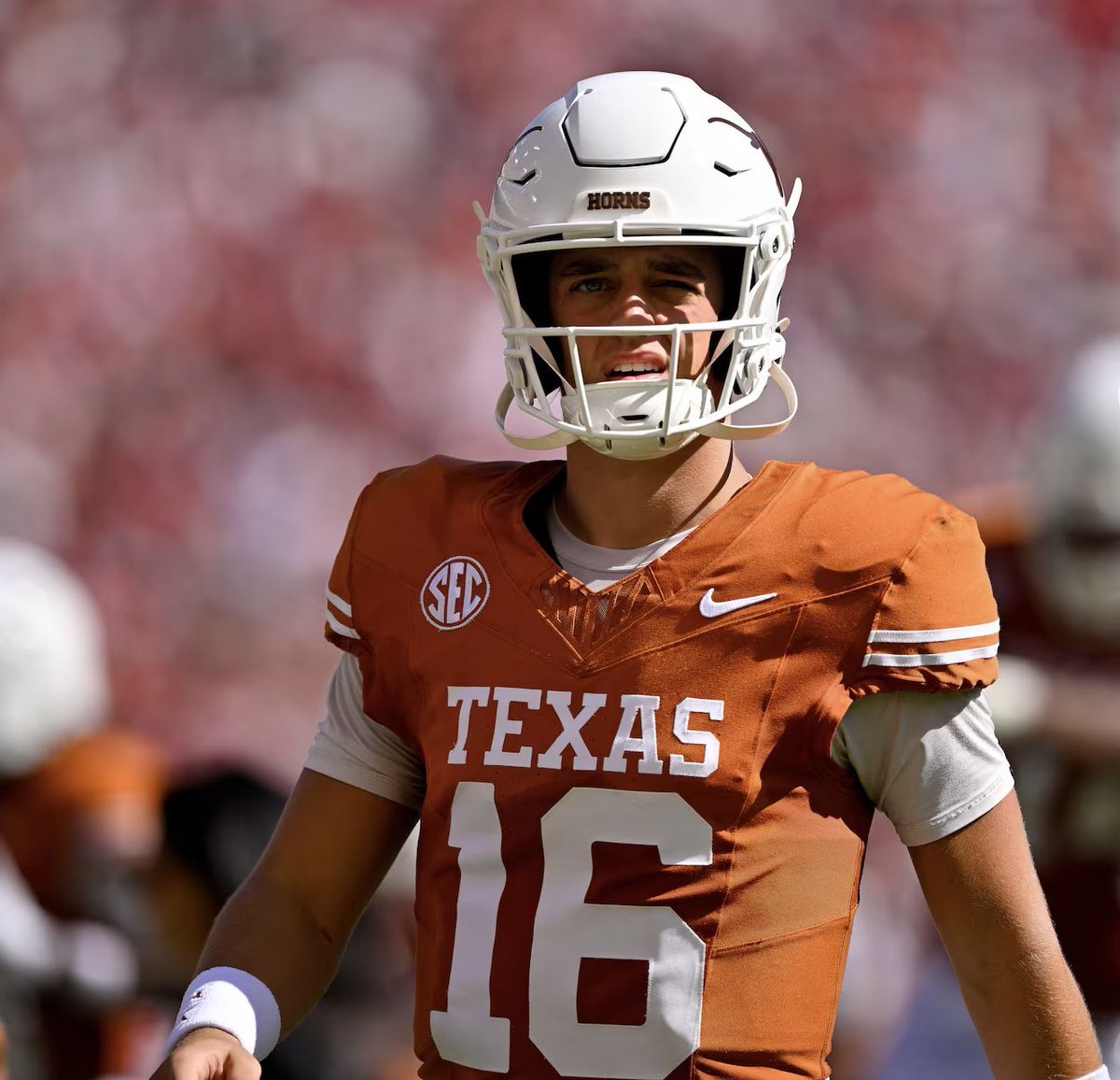 RealCFBonFAX's tweet photo. 🚨 FAX SPORTS BREAKING 🚨
TEXAS REPORTEDLY ASKS THE MANNING FAMILY TO TAKE OVER QB MEETINGS.

Peyton on Zoom. Eli on FaceTime. Archie running the film room. https://t.co/h1QEMQdP3B