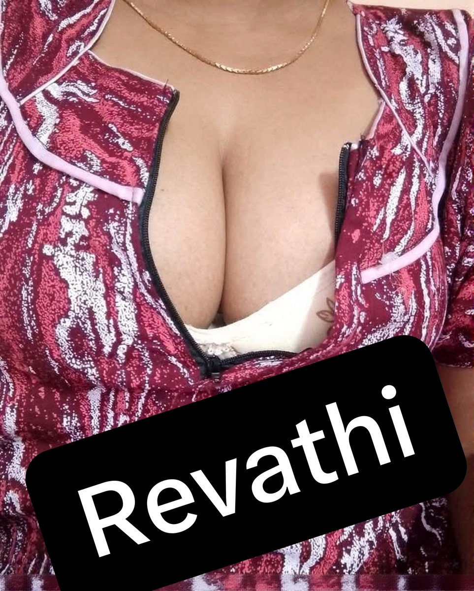 revathiurs80's tweet photo. So many asked for my wife pic posting my wife pic after long time edpi irruka nu comment la solunga and I need help 😘😘😘 https://t.co/ld2y9qm6lM